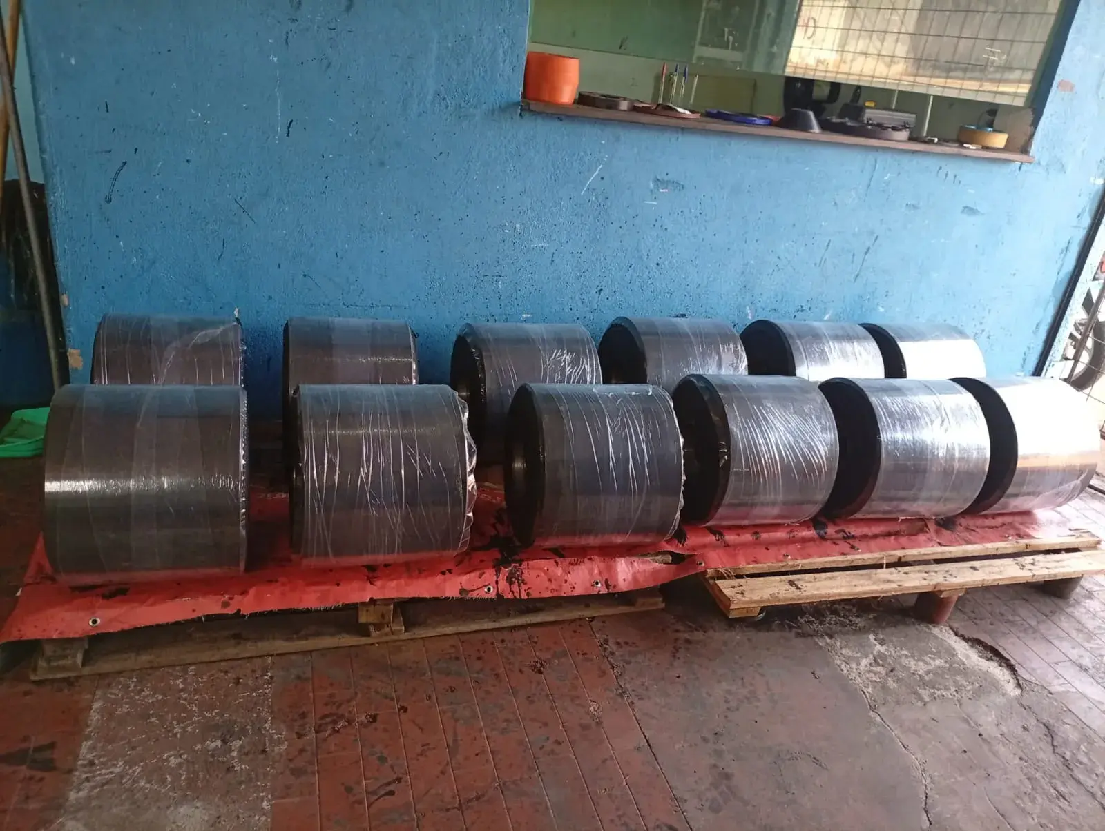 Aplicação de borracha em cilindro